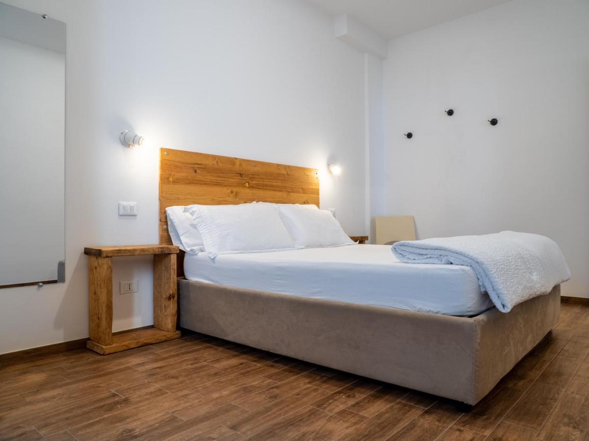 Aparthotel Oasi Da Vinci Tignale Esterno foto