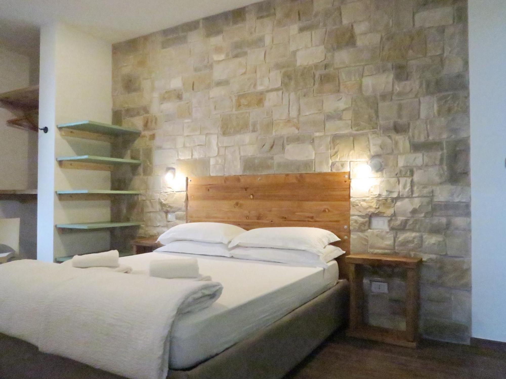 Aparthotel Oasi Da Vinci Tignale Esterno foto